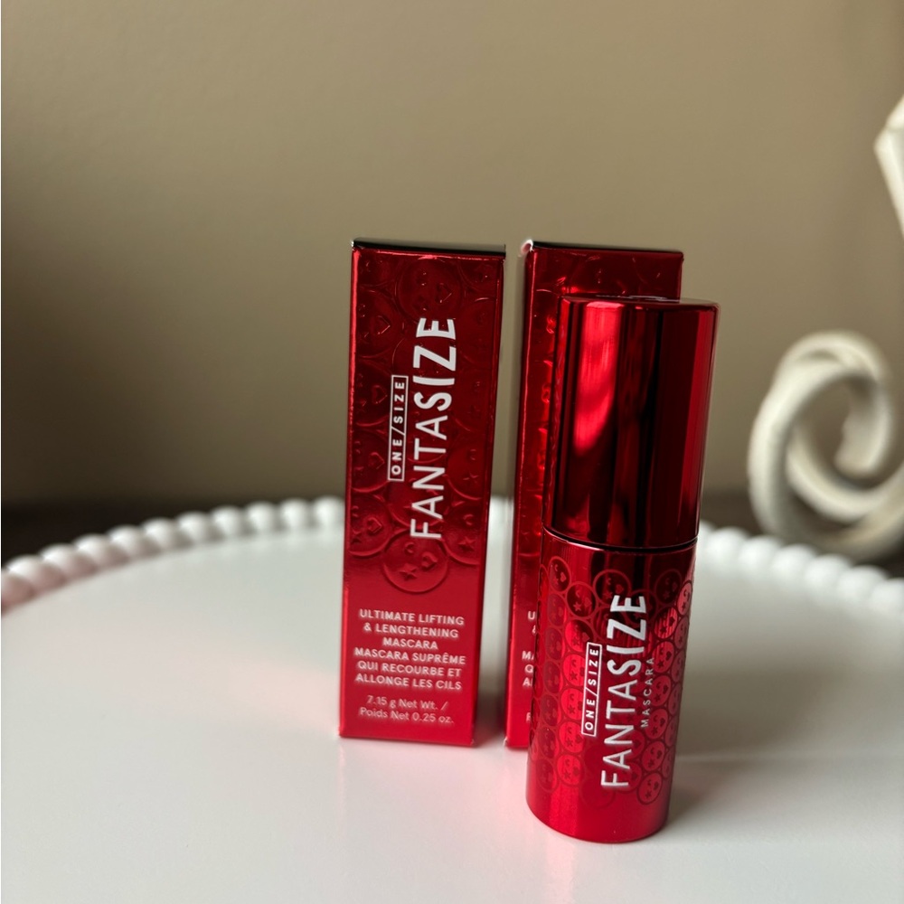 One/Size Fantasize Mascara in Bodacious Black